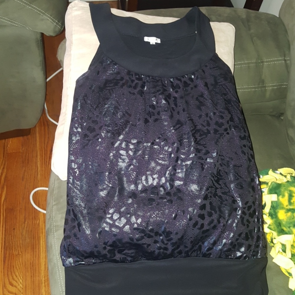 Sleeveless shirt